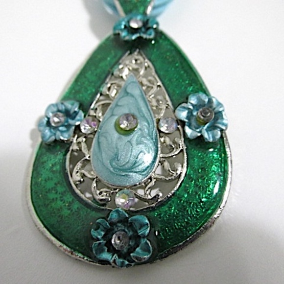 Large Silver Tone Green Emaille Pendant with Rhinestones - Picture 3 of 8